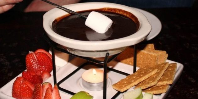 Tmavá čokoláda: čokoládové fondue s oranžovou