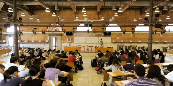 Vysokoškolské vzdělání v Itálii: studenti volí jejich většina disciplín se mohou svobodně rozhodnout, když jsou připraveni přijmout zkoušky
