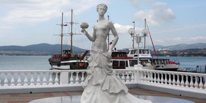 Atrakce Gelendžik: socha "Bílá nevěsta"
