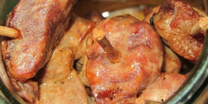Jak vařit maso v troubě: Vepřové maso na špízu, pečené v hrnci 