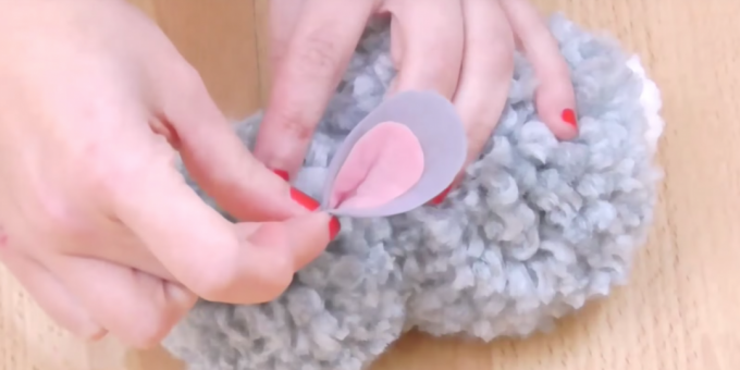 DIY plyšové hračky: lepidlo na pom-poms a uši