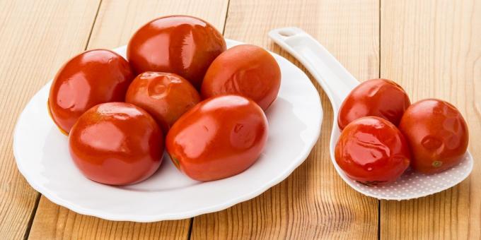 Jak naložit rajčata s bylinkami a česnekem