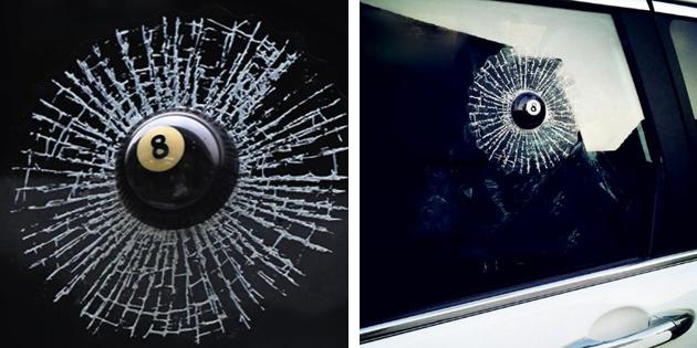 Skrytá kamera dne 1. dubna: Štítek na stroji „rozbitého okna“