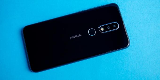 Recenze Nokia 6.1 Plus: Zadní kryt