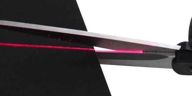 Nůžky s laserovým zaměřovačem