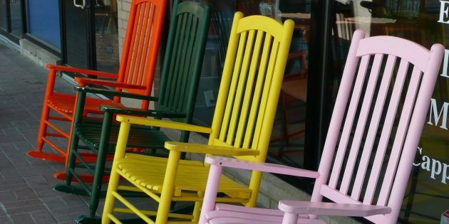 barevné akcenty v interiéru: židle