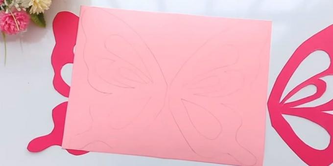 Blahopřání k narozeninám s vlastníma rukama: Připojte křídla na růžovém papíru a kruh