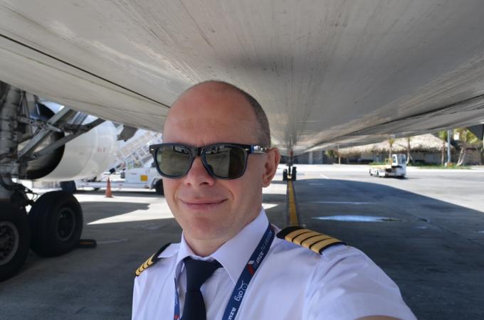 Andrew Gromozdin pilot "Boeing" on demand profesi