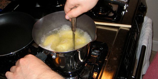 Recept na bramborovou kaší: Brambory ochota ke kontrole nůž