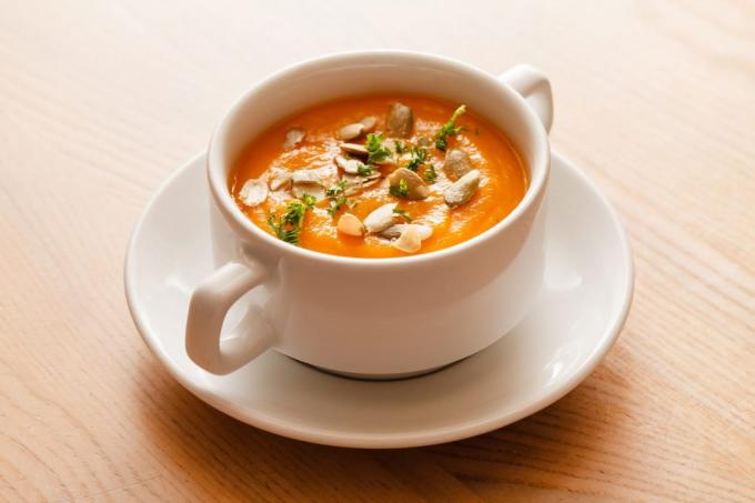 podzimní recepty: Dýňová polévka s pistácií 