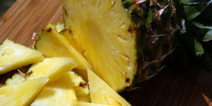 Užitečné ovoce a bobule ananas