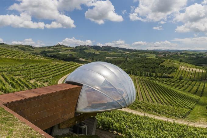 Evropská architektura: Vinařství Ceratto s výhledem na vinice v Alba