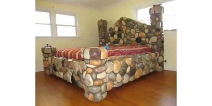 kámen postel