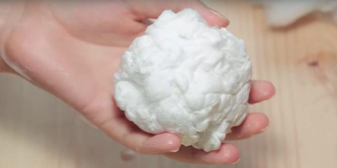 Sněhulák s vlastníma rukama: vytvořit vatový tampon