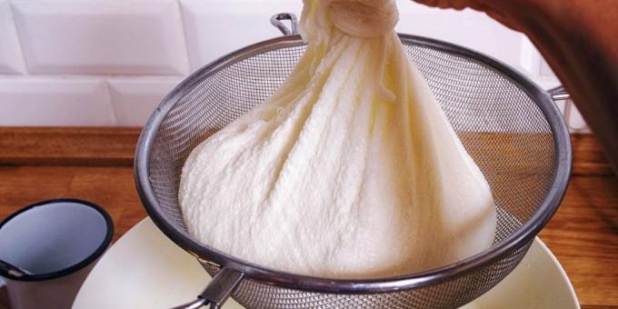 Jak vyrobit domácí sýr: zbavit se sérem