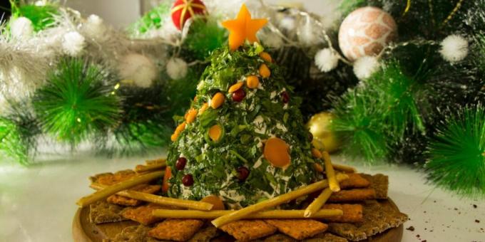 Novoroční svačina se sýrem a šunkou ve tvaru vánočního stromku