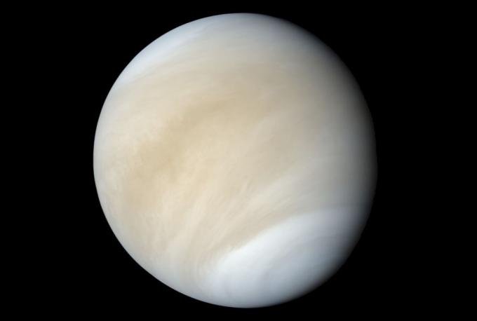 Zajímavosti: Venus - jediná planeta, která se otáčí ve směru hodinových ručiček