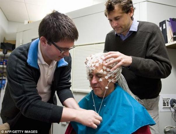 Andy Francis a Anthony Lutz fixní senzory na hlavě Matthieu Ricard
