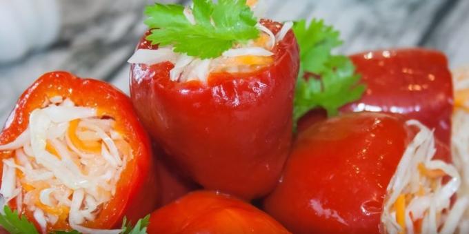 Recepty: Nakládané papriky plněné zelím a mrkví