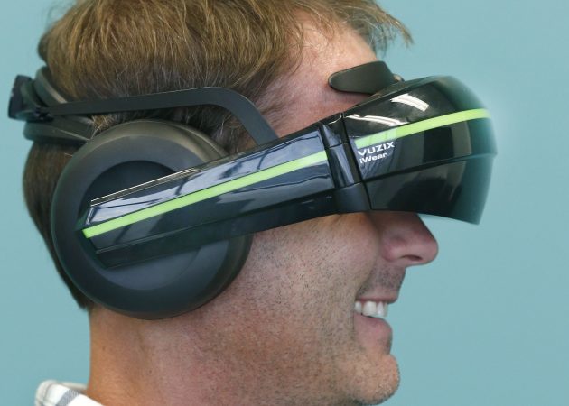 VR-gadgets: Vuzix iWear Video Sluchátka