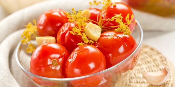 Jak naložit rajčata, česnek, křen a hořčice zrna
