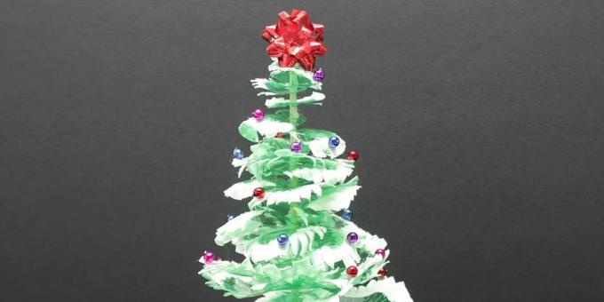 Jak si vyrobit vánoční strom z plastových lahví vlastními rukama