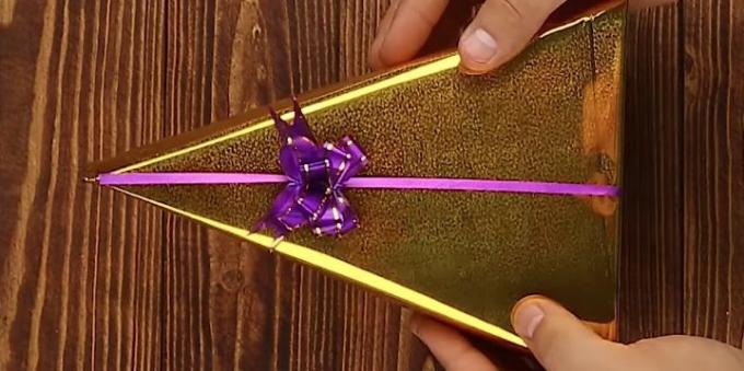 Jak zabalit dárek v podobě trojúhelníku