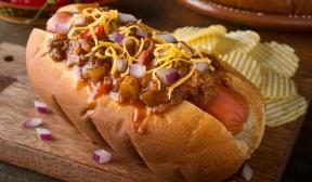 Hot dogy s pikantní masovou omáčkou