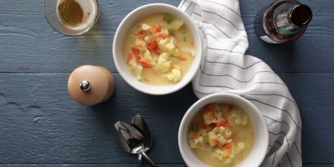 Sýr polévka s květáku a bešamelem: jednoduchý recept