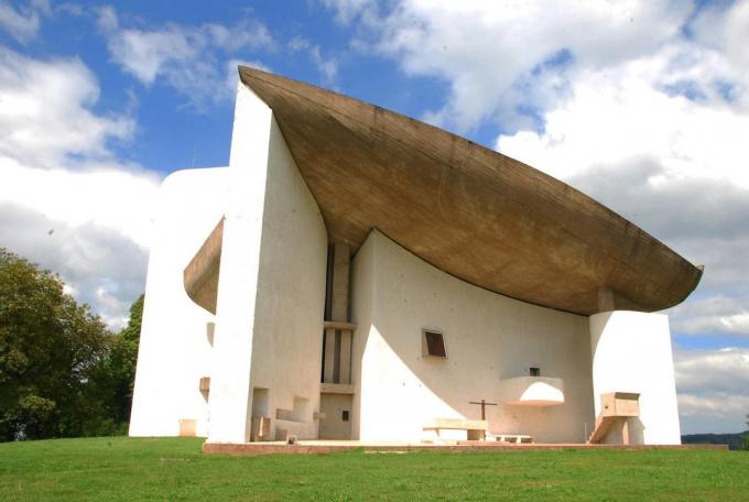 Evropská architektura: Le Corbusier Chapelle La Notre Dame du Haut