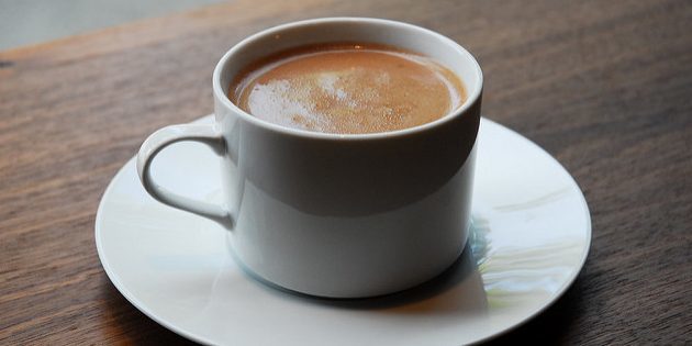 Co dodat na kávu: kakaový prášek
