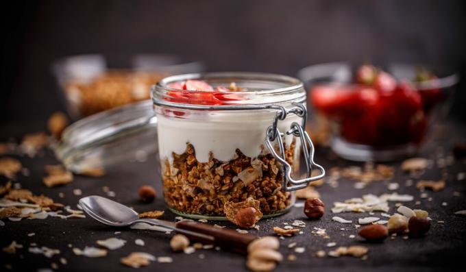 Granola bez pečení. Zdravá snídaně za 5 minut