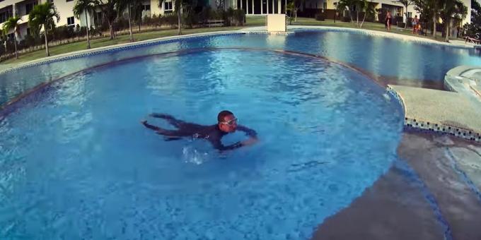 Jak naučit dítě plavat: je nutné odrazit a tah