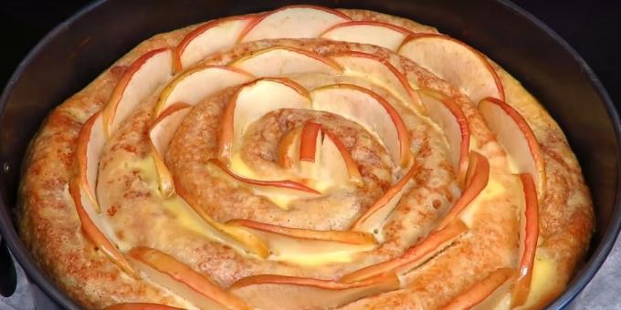 Recepty: Pancake koláč s tvarohem a jablečnou nádivkou