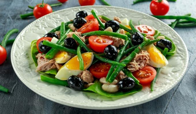 Salát Nicoise s tuňákem a zelenými fazolkami