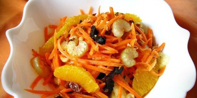Salát z mrkve, pomeranče, celer, ořechy a sušené ovoce
