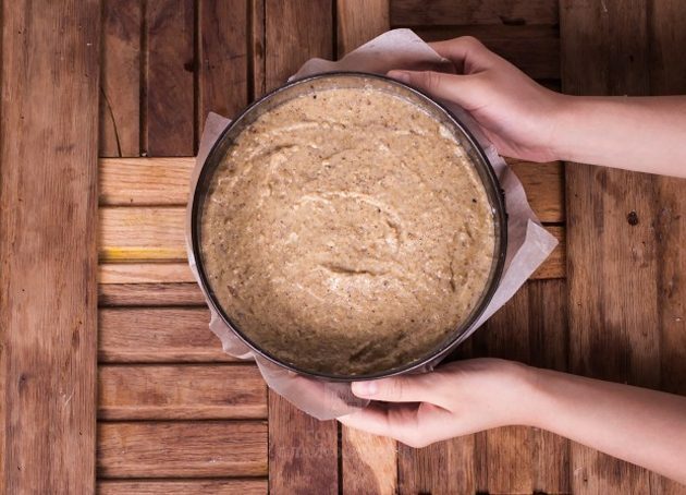 Recept na italský ořechový dort: rozložte těsto do formy