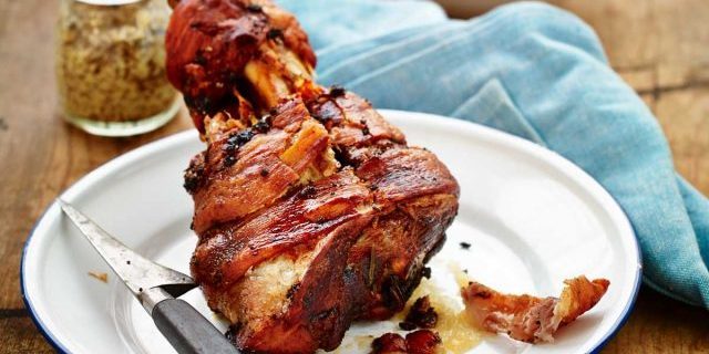 Vepřové maso v troubě: vepřové koleno „Shvaynhakse“ Bavarian