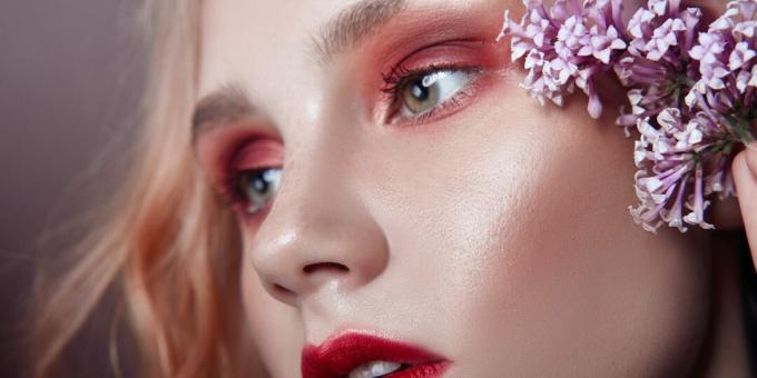 Módní makeup - 2020: měkké růžové stíny